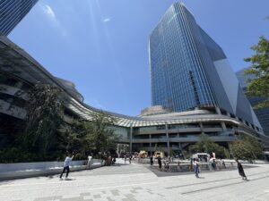2025年現在の駅周辺の様子。